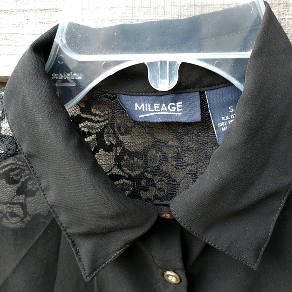 🖤VTG. Black Sleeveless 🎉FANCY🎉Lace Top Gold Buttons Lightweight - Picture 2 of 10